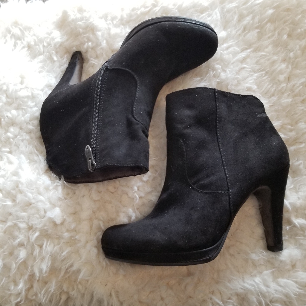 Tamaris Black Suede Side Zip Heeled Ankle Booties Size 39